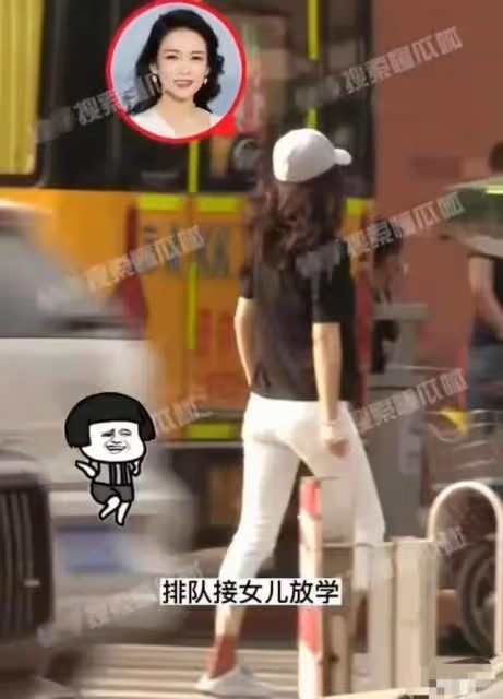 章子怡母女現身奢華酒店!穿塑料拖鞋接地氣,億萬豪宅位置疑曝光