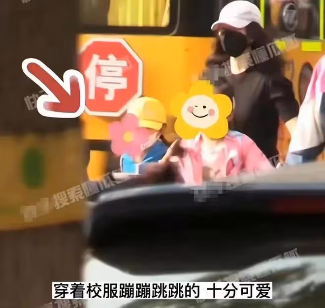 章子怡母女現身奢華酒店!穿塑料拖鞋接地氣,億萬豪宅位置疑曝光