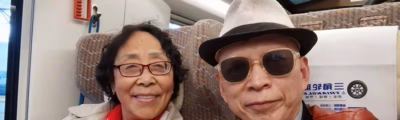 54歲老戲骨李明曬近照,臉頰紅腫明顯緊皺眉,表示要對老婆好點
