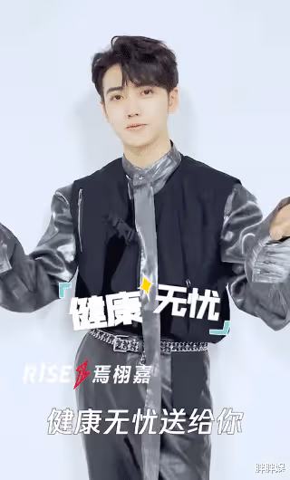R1SE官博曬全員為何洛洛慶生照，壽星C位！10人花式送祝福好有心