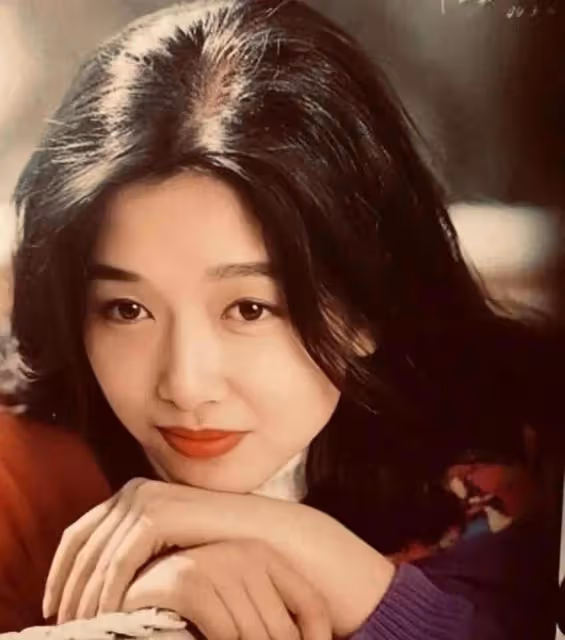 演員江珊:23歲沒跟王志文談過戀愛,36歲分手帶女移美,如今怎樣