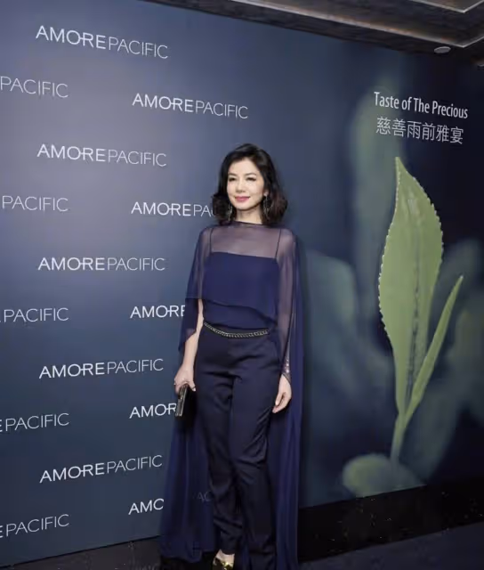 「鍾楚紅」穿衣從不扮美,高貴華麗才適合她,而且氣場很難被超越