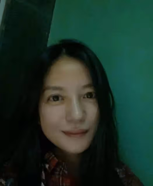 47歲趙薇久違現身，素顏顯老發福不少，眼睛水腫凸出變得好奇怪