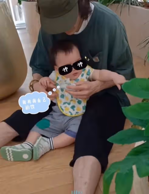 向佐喊郭碧婷大小姐卻自稱保姆,罕曬兒子正臉,向笙眼睛又大又亮