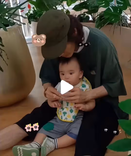 向佐喊郭碧婷大小姐卻自稱保姆,罕曬兒子正臉,向笙眼睛又大又亮