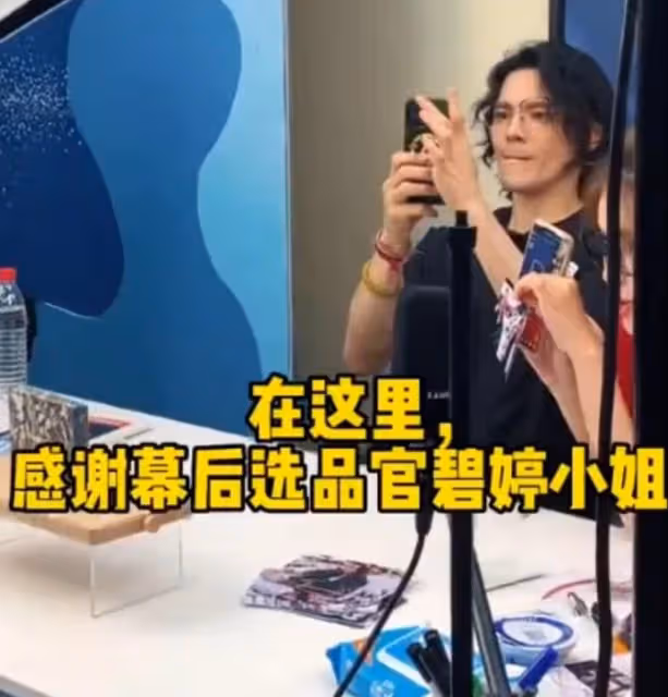 向佐喊郭碧婷大小姐卻自稱保姆,罕曬兒子正臉,向笙眼睛又大又亮
