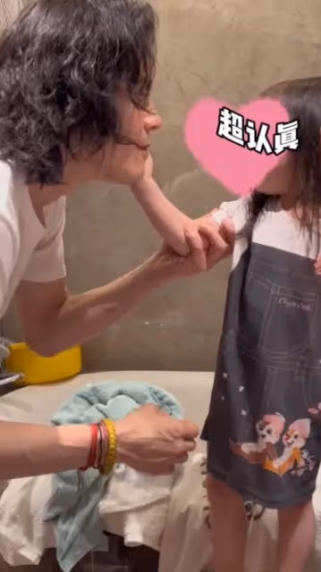 向佐喊郭碧婷大小姐卻自稱保姆,罕曬兒子正臉,向笙眼睛又大又亮
