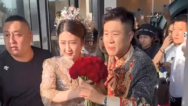 「劉能」兒子大婚！新娘陪嫁千萬、3套別墅，趙本山寫書法送祝福