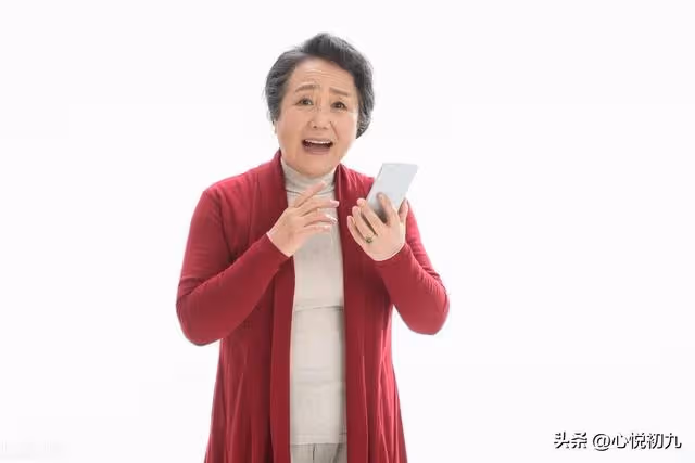 65歲阿姨:就為了50000塊錢,女兒竟然和我斷絕關係,我錯了嗎
