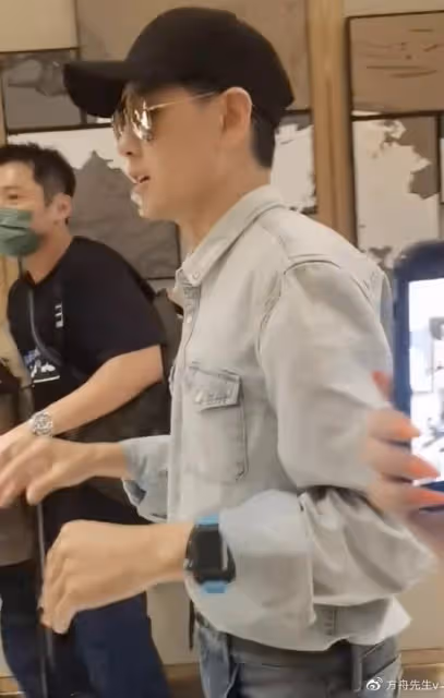 林志穎抵達長沙錄《披荊斬棘》,車禍後下巴凹凸不平被指像俞灝明