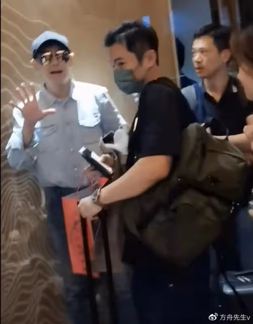 林志穎抵達長沙錄《披荊斬棘》,車禍後下巴凹凸不平被指像俞灝明