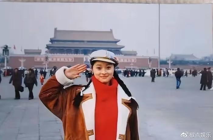 吳越獲獎被罵上熱搜!被分手18年後再度爆紅,感謝陳建斌不娶之恩