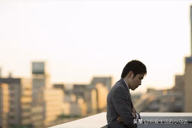 我爸60歲退休了還在做保安,而岳母才50歲,卻向我們伸手要錢養老