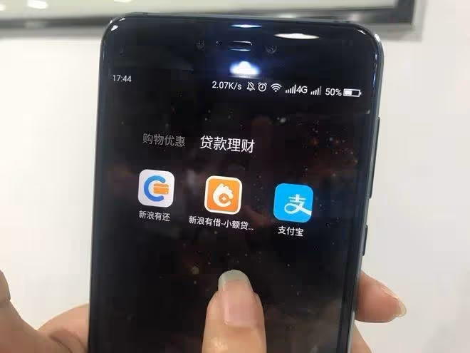 老婆離世多年後我再婚,宴席上突然收到一條轉賬的簡訊,我含淚取消了婚禮
