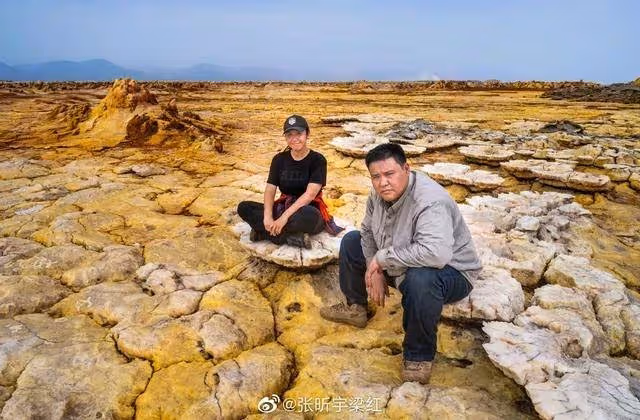把1億家產都花光,夫妻倆環遊世界十年,差點沒回來,原本做好準備從零開始,看了銀行賬戶後:又多8億!
