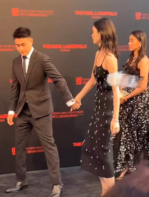 何猷君和奚夢瑤配對,兩人全程牽手不鬆手,何超欣四夫人也來了