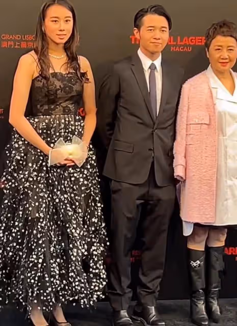 何猷君和奚夢瑤配對,兩人全程牽手不鬆手,何超欣四夫人也來了