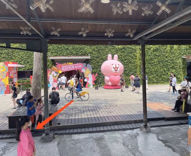 汪小菲再曬與兒女合影不忘打碼,大S未給青春期女兒穿小背心挨批