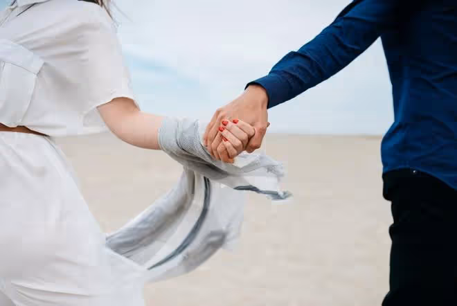 老公生病住院，婆婆讓他先把房子過戶了：你要是走了，我養老咋辦