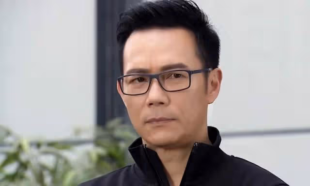 香港著名星二代疑戀情曝光!曾被喊話選港姐,撞臉「兩代嘉欣」
