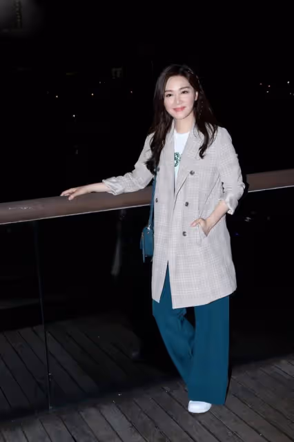 婚禮在即!TVB小花曝將於泳池中拍婚紗照,逼迫未婚夫要有6塊腹肌