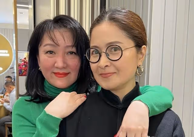 香港知名女星身材發胖,打扮性感曬事業線,為富商未婚產子退圈