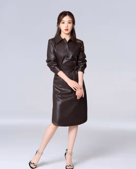 張含韻還是一如既往地美,穿粉色襯衫裙像18歲少女,無修圖照樣美