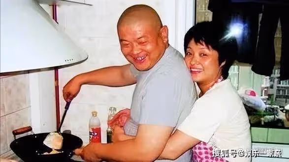 葛優自己丁克半輩子,卻因一句承諾,幫傅彪養了17年兒子,到底圖什麼?