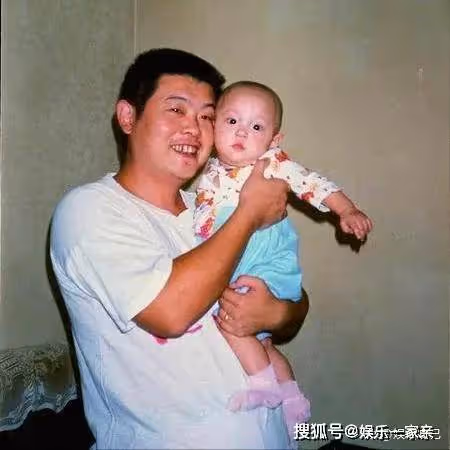 葛優自己丁克半輩子,卻因一句承諾,幫傅彪養了17年兒子,到底圖什麼?
