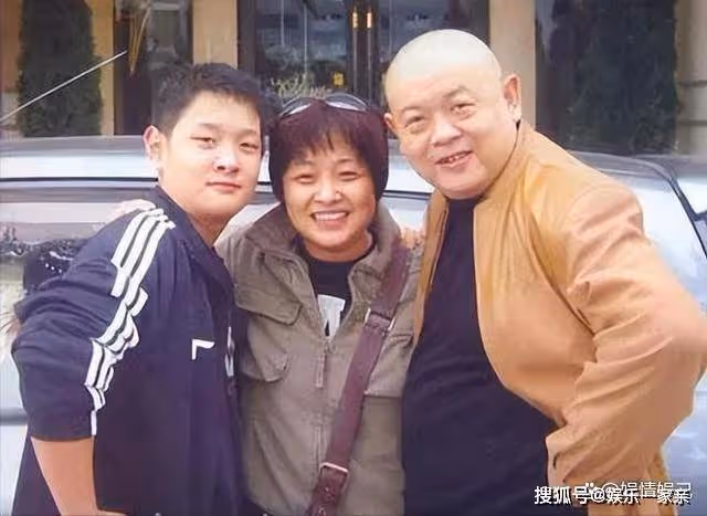 葛優自己丁克半輩子,卻因一句承諾,幫傅彪養了17年兒子,到底圖什麼?
