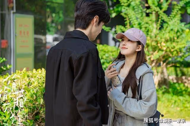 《偷偷藏不住》14歲少女愛上大學生?抓馬劇情下的早戀,價值觀崩了