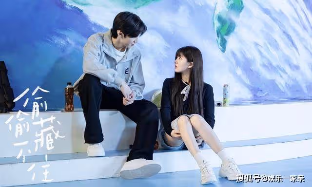 《偷偷藏不住》14歲少女愛上大學生?抓馬劇情下的早戀,價值觀崩了