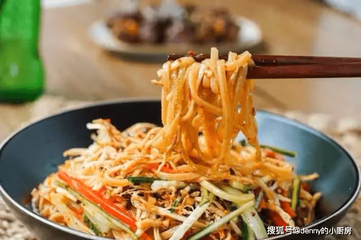愛吃麵條的請收藏,推薦5種做法,營養美味又簡單,照著做吃得香