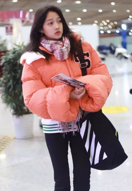 有一種氣質叫做關曉彤素顏,看著稚美更少女,比化妝時還要美