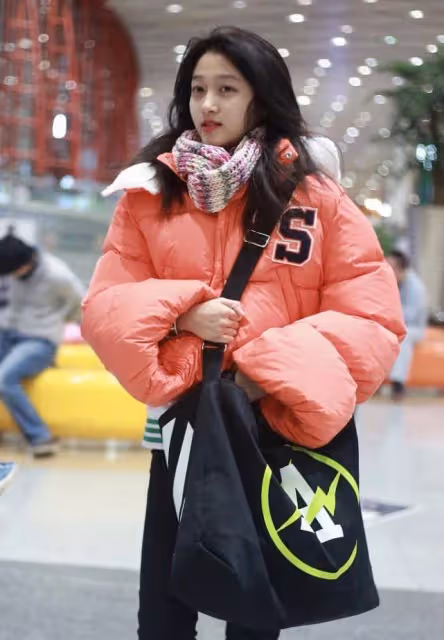 有一種氣質叫做關曉彤素顏,看著稚美更少女,比化妝時還要美