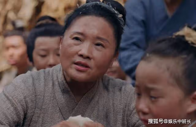 《長風渡》女乞丐還畫口紅？群眾演員的妝造，比落魄丫鬟還離譜