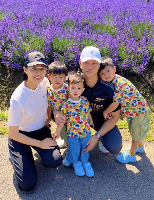 胡杏兒曬全家福為次子慶生,4歲Ryan徒手抓蛇超勇敢,鄭嘉穎妻兒現身