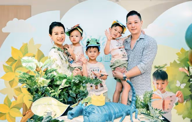 胡杏兒曬全家福為次子慶生,Ryan徒手抓蛇超勇敢,鄭嘉穎妻兒現身