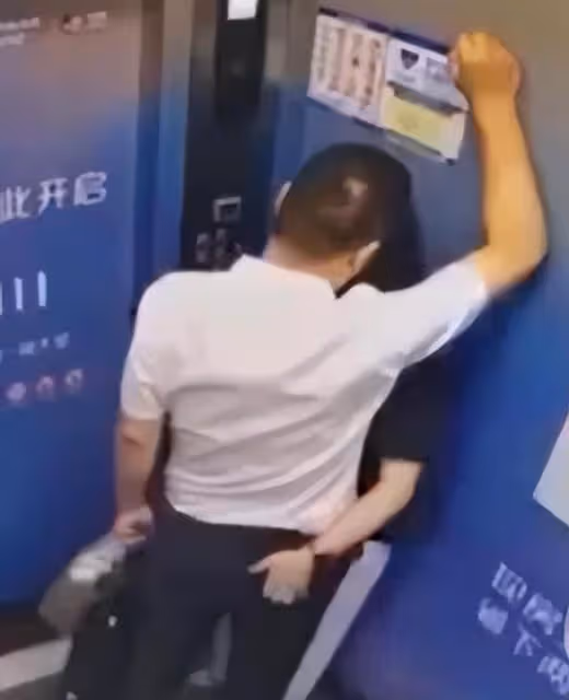 曝高校副書記和他人妻子偷情,開房5小時難分難捨,女子腿都軟了