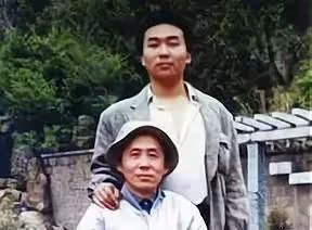藝術家田連元:坐輪椅出行,身體瘦弱狀態差,兒子車禍去世受打擊