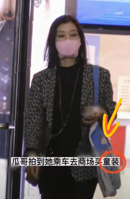 宋祖英:出門沒背萬元包包,而是毫不起眼的大布袋,低調又接地氣