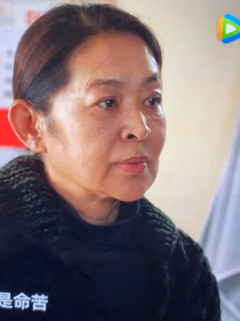 宋祖英:出門沒背萬元包包,而是毫不起眼的大布袋,低調又接地氣