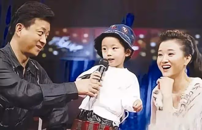 宋祖英:出門沒背萬元包包,而是毫不起眼的大布袋,低調又接地氣