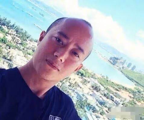 宋祖英:出門沒背萬元包包,而是毫不起眼的大布袋,低調又接地氣