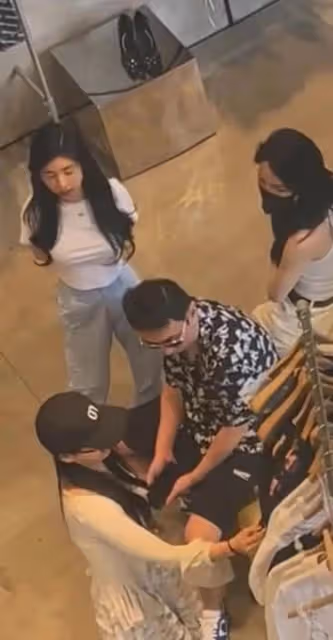 王思聰帶眾美女坐私人機赴川,這是安心泡妞不思進取?你誤解他了