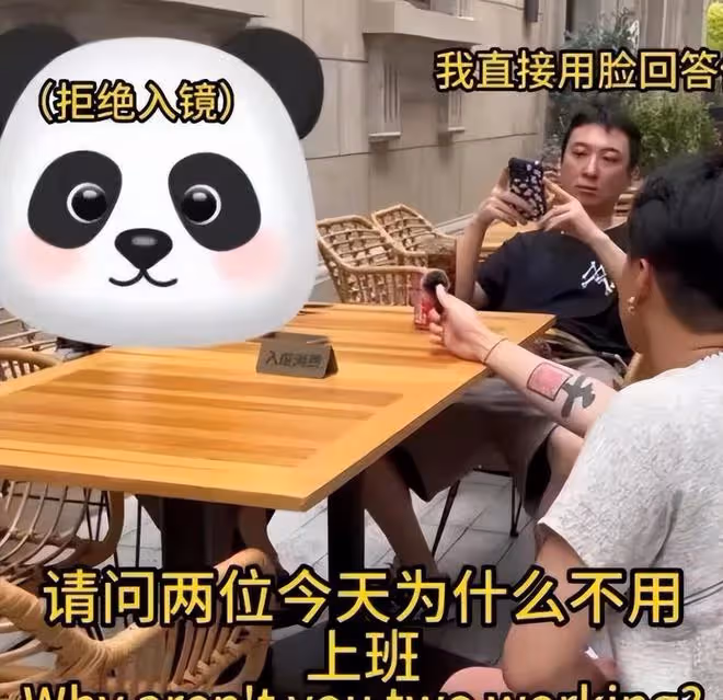 王思聰：摟新女友肩膀逛街，女友身材超好上圍傲人，還撞臉王子文