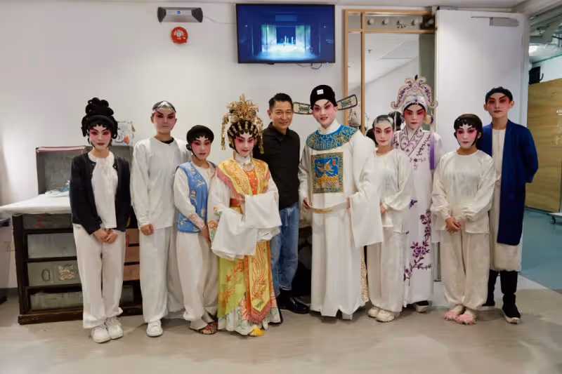 劉德華驚喜現身支持粵劇《帝女花》65周年學生版,人人受寵若驚