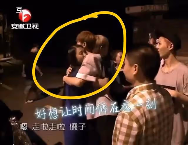 蔡徐坤母親徐靜昔日熱舞視頻曝光:當兒子朋友面扭動身體不忍直視