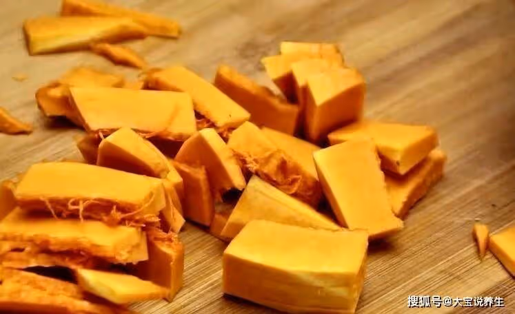 南瓜也可以做零食，牢記4大技巧，個個軟糯香甜，外酥里軟~