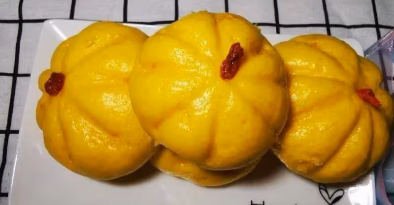 南瓜別再煮粥，做成好看又好吃的南瓜饅頭，香甜柔軟，孩子喜歡吃~